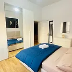 Sunlight & Comfort Flat 4 Pax Apartament Tirana