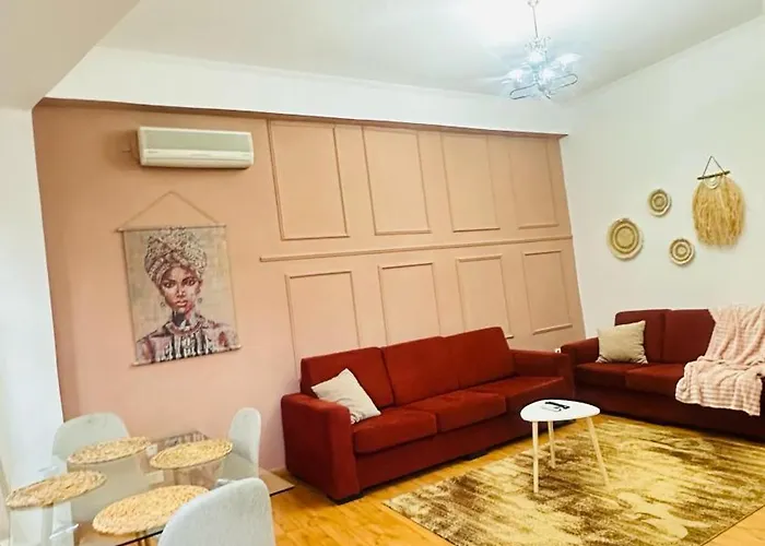 Sunlight & Comfort Flat 4 Pax 아파트 티라나